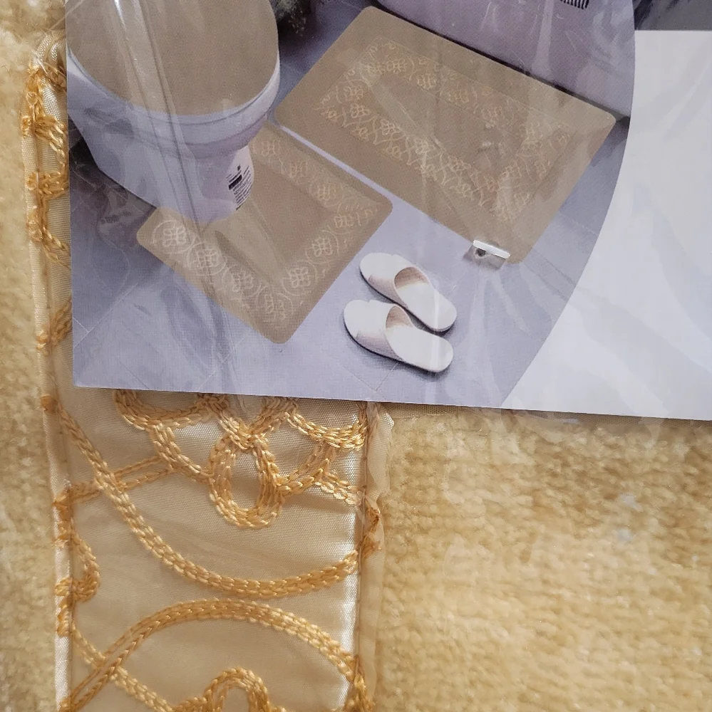 3-Piece Embroidery Bath Mat Set - Gold
